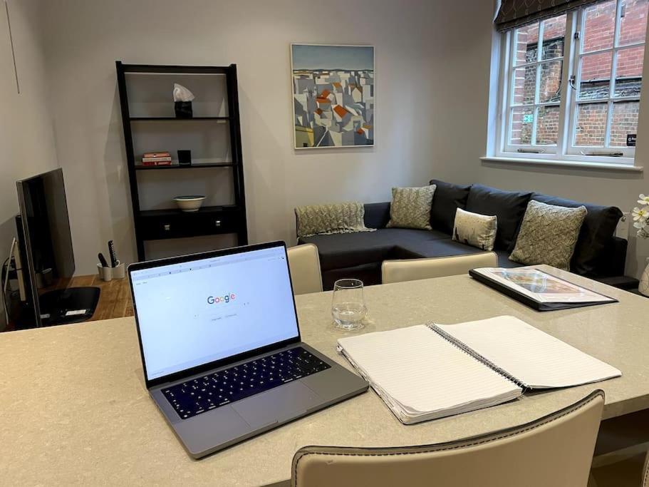 Charming & Cosy Town Centre Home With Parking Guildford Dış mekan fotoğraf
