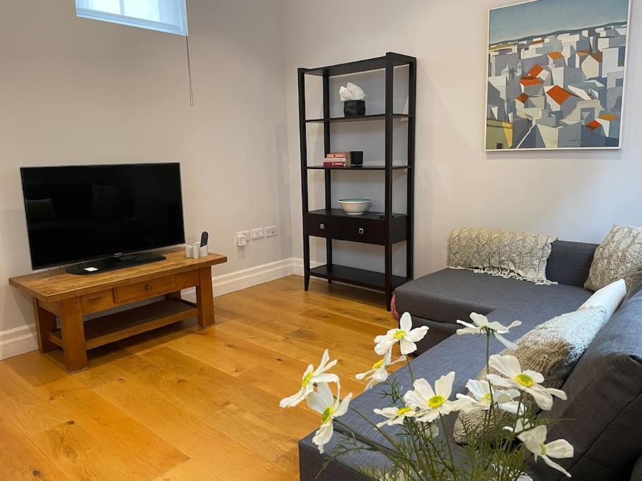 Charming & Cosy Town Centre Home With Parking Guildford Dış mekan fotoğraf